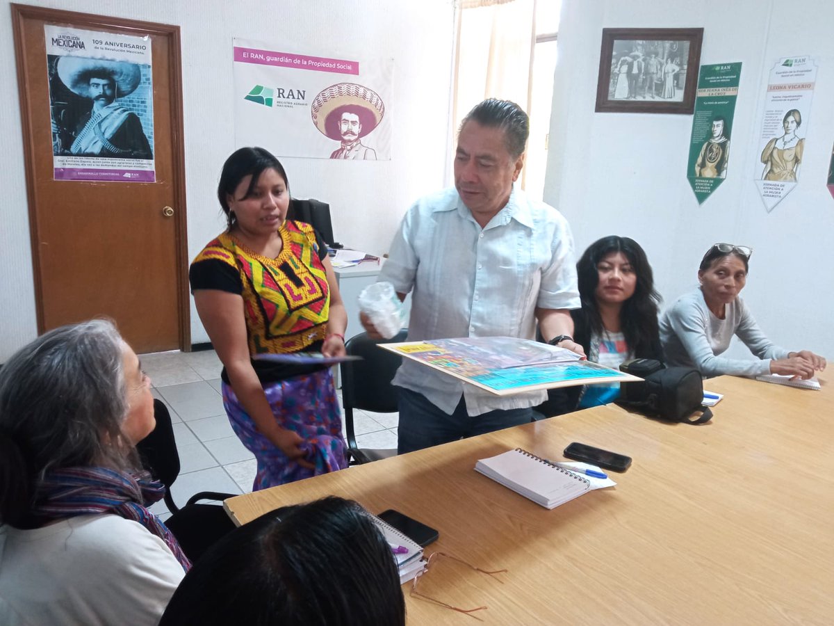 RAN_Nacional's tweet photo. Hoy en el @RAN de @Oaxaca atendemos a integrantes del núcleo Santa María Yavesía, quienes solicitan el reconocimiento de comuneros. Más tarde, recibimos a representantes de la Zona Chontal, en visita a nuestras oficinas para conocer los diferentes trámites que ofrecemos. https://t.co/QPznaKoR0m