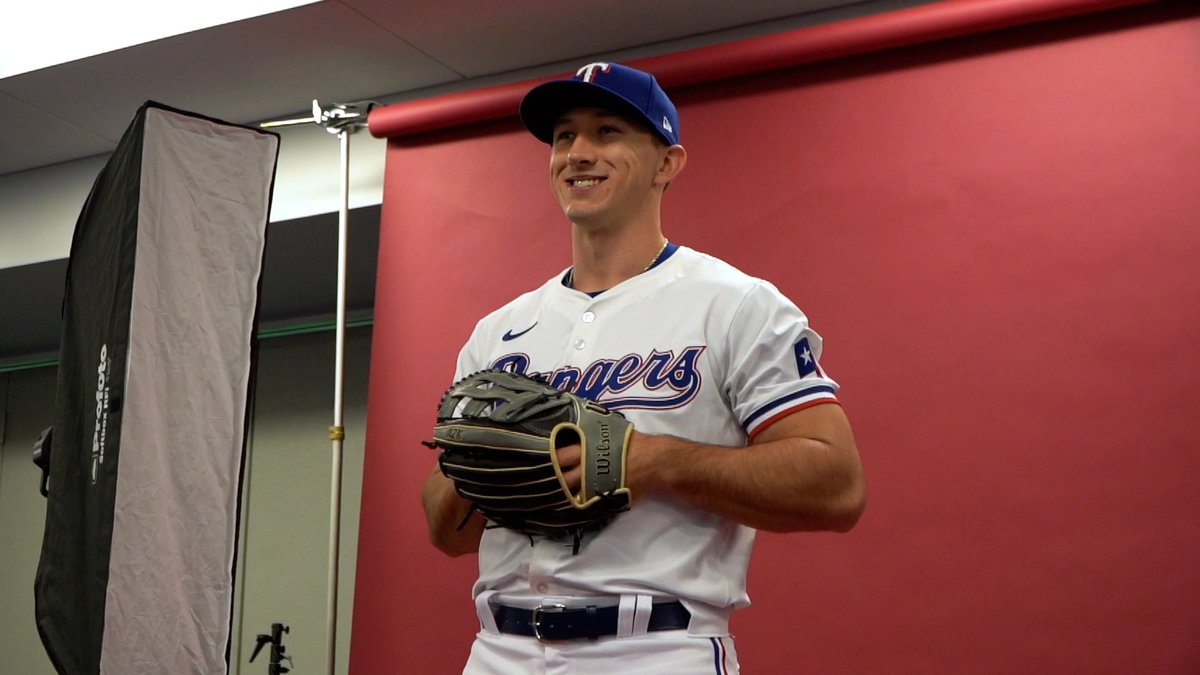 FanDuelSN_SW's tweet image. World Champion Photo Shoot

#SpringTrainging | #WentAndTookIt | @BallySports