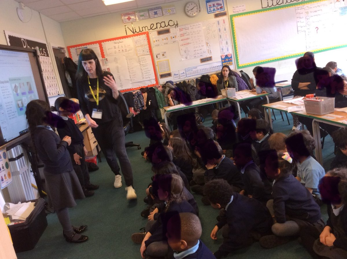 Hillyfield_E17's tweet image. Lottie + a cat named Elvis = a fantastic first storytelling session. 
Thank you Lottie for kick starting our half term with a brilliant immersive storytelling session. #Year1hill @MagicBoxE17