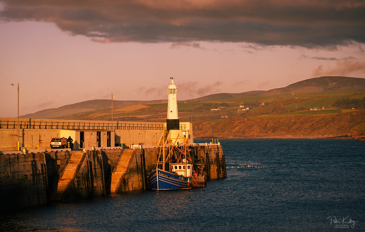 A very pleasing golden hour at Peel tonight 🇮🇲 #isleofman #iom #manx #peel #fenellabeach #sunset #iomstory