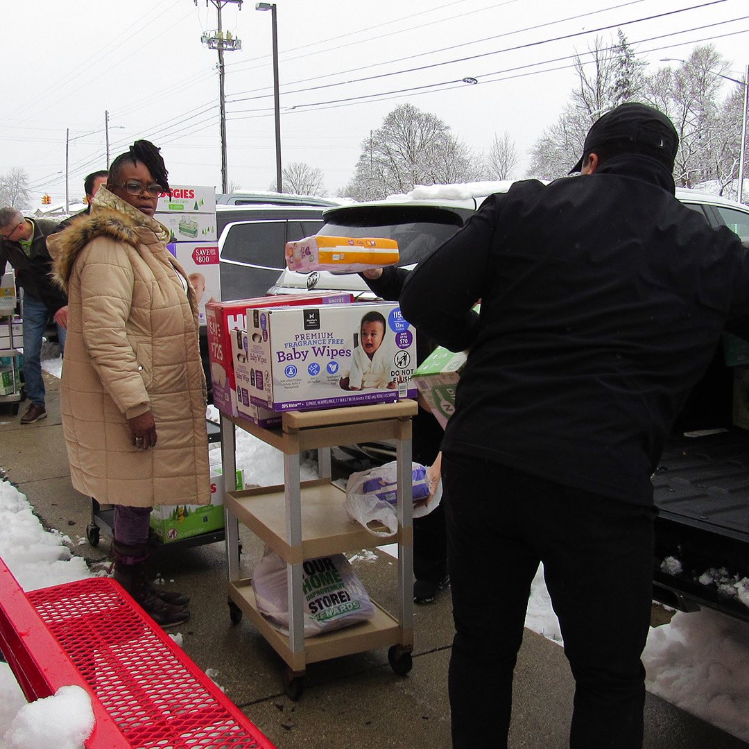Giving back is in our DNA. Our Flint Assembly team offered the Salvation Army-Flint Beecher Corps Community Center a helping hand in an annual diapers and wipes drive by dropping off donations.