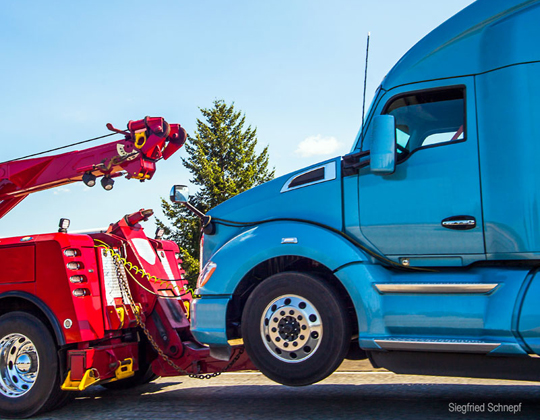 Land_Line_Now's tweet photo. Eric De Campos of the National Insurance Crime Bureau discusses predatory #towing and efforts to combat the problem in the state of #Florida. Land Line Now at 7 p.m. EST, 4 p.m. PST on SiriusXM 146. #PredatoryTowing https://t.co/OlkCn6HwFS