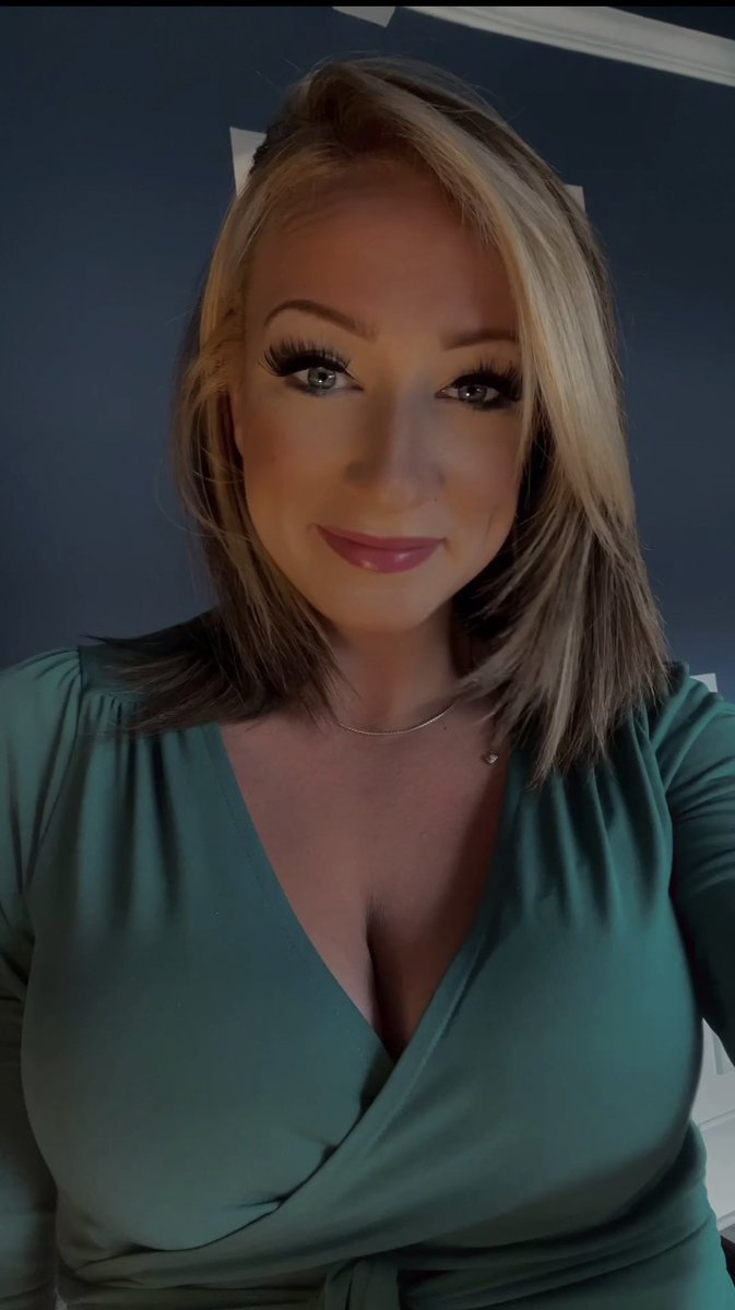 🛑 STOP ❗️ ❗️ ✋ 
If you’re seeing this, PLEASE take the ONE second to like/repost/comment! 

Just a mom who has put a year into this, trying to prove that life can be just as fun and more wild when you “mature”! And that we can compete with the best on ALL platform! 

XOXO 💋