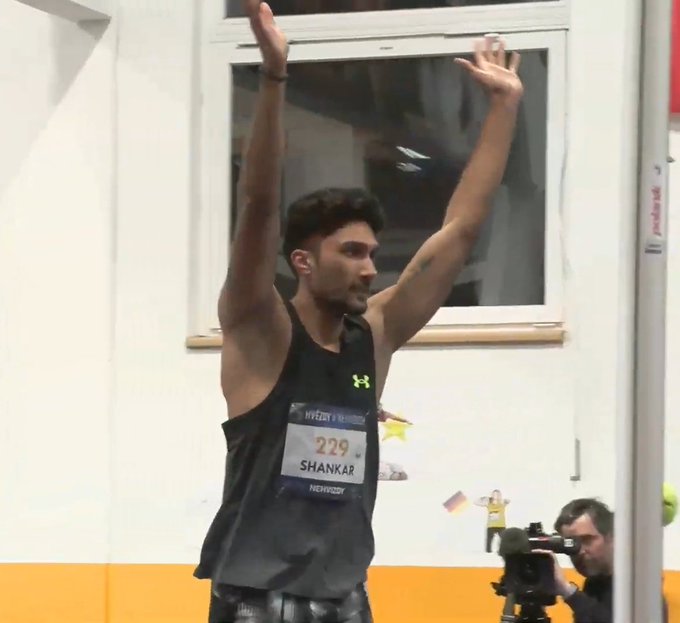 ShashankCh10117's tweet photo. 𝘼𝙏𝙃𝙇𝙀𝙏𝙄𝘾𝙎
World Athletics Indoor Tour Silver, Nehvizdy (CZE)
🇮🇳 High Jumper Tejaswin Shankar finished on 4th position with a cleared height of 2.22 🙏
@TejaswinShankar #WorldAthletics #HighJump #AthleticsUpdates #SportsUpdates https://t.co/kve7758DUo