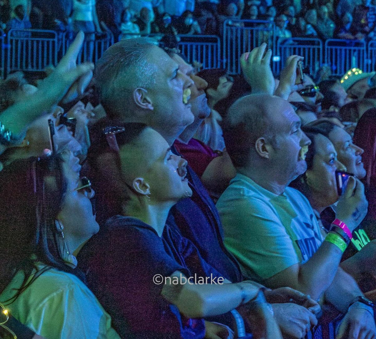 AdamsKimono's tweet photo. this is so great 😄🤣😆😂
here are a few more photos of fans who joined in on the stache flash mob😁👨🦰〰️
📸 Noel Clarke
📸 Michele Picuri
#AdamClayton #AdamStache #BramStache #U2 #U2UVsphere #AdamStacheFlashMob https://t.co/HISfqkXJlU