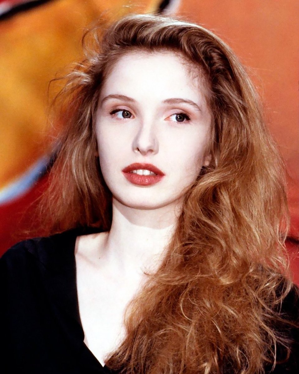 TheCinesthetic's tweet photo. Julie Delpy, c. 1995 https://t.co/DvPhjZKHJY