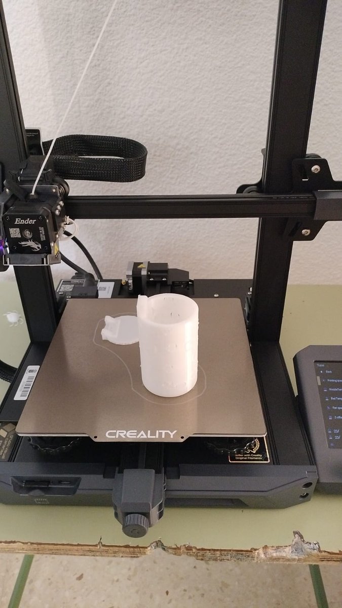 IESLomoH's tweet photo. 1º SMR diseñó e imprimió en 3D el contenedor para albergar un microcontrolador y sensores, tarea enmarcada en los proyectos de Innovación y CANSAT que se están ejecutando en Centro. #EducacionIntegral #gobiernodecanarias #InnovaFpCan #espaciomaker @canarias2030 @EducacionCan https://t.co/4brSEbUAWL