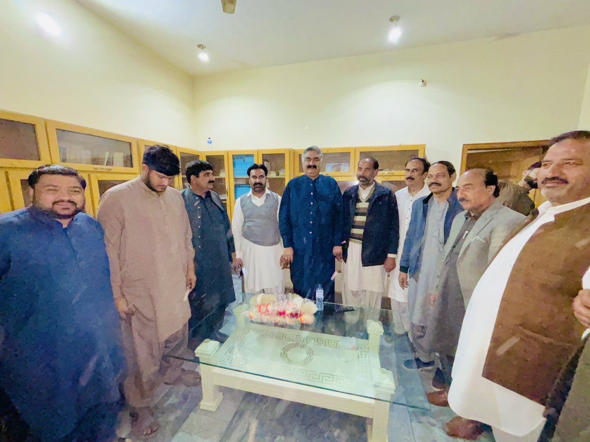 KABajwaPTI's tweet photo. ضلعی صدر پاکستان تحریک انصاف ملک اصغر جوئیہ صاحب کی باجوہ عوامی مرکز سیٹیلائٹ ٹاون حاصلپور آمد۔
چھوناوالا میں شادی کی تقریب میں شرکت کہ بعد باجوہ عوامی مرکز سیٹیلائٹ ٹاون حاصلپور میں کارکنوں اور نمائندگان سے ملاقاتیں کی۔
#PP246 #NA164 #PtiHasilpur #PtiBahawalpur #PtiSouthPunjab https://t.co/i7Av154rnI