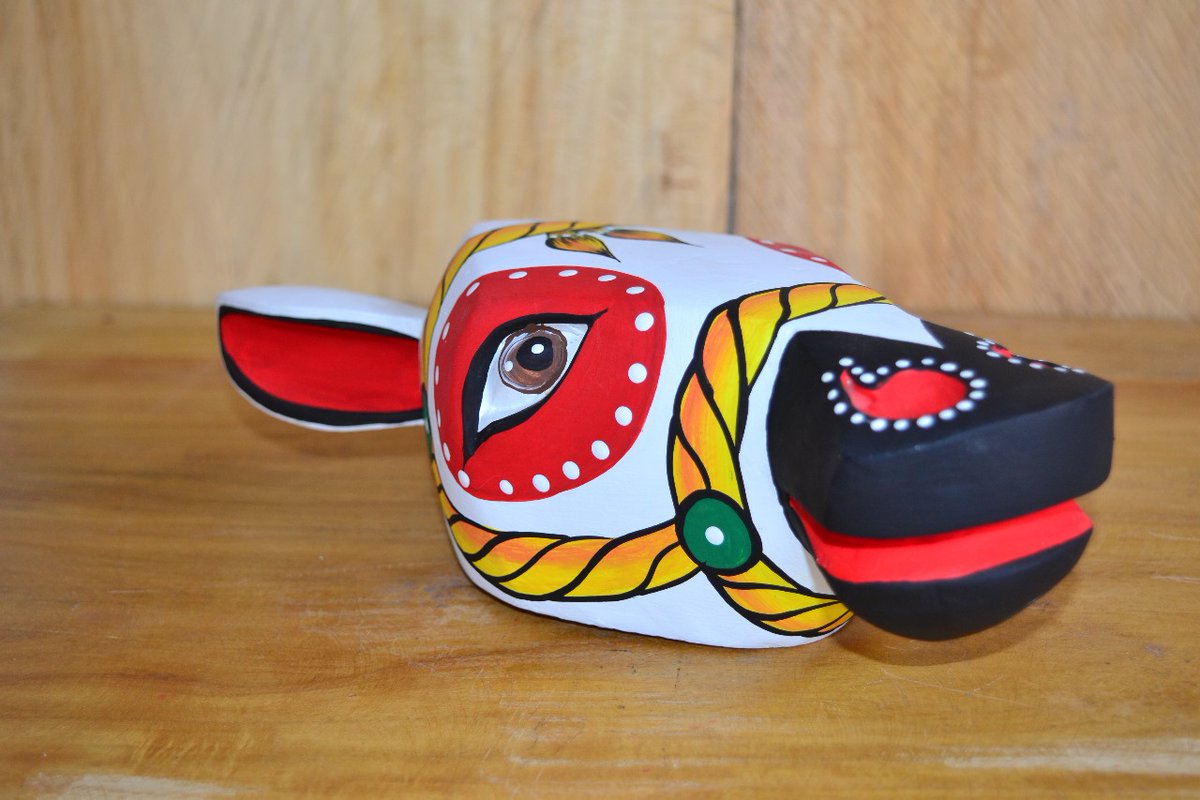 museobaranoa's tweet photo. Las máscaras del carnaval son un patrimonio de la humanidad que trasciende fronteras y culturas. Descubre cómo estas piezas únicas conservan la esencia de una tradición ancestral y embellecen nuestras celebraciones más festivas 🌍✨ https://t.co/DEuxCYKOKq