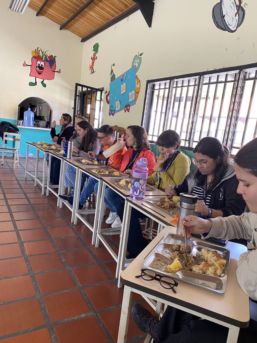 DannySocorro's tweet photo. Por la Salud Mental en Mérida.
Profesores y estudiantes de @psicologia_ucab en el Campamento Psicosocial #UCAB 2024, en Santo Domingo. Hoy #20Feb han participado funcionarios públicos, directivos de educación, maestros, padres y niños. https://t.co/ZZtj0w1zFP
