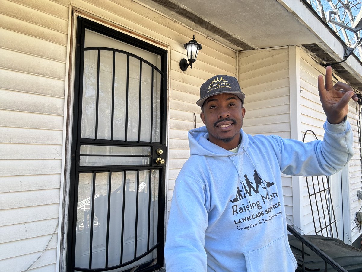 iamrodneysmith's tweet photo. This afternoon I had the pleasure of mowing Ms. Fergusons lawn . She wasn’t at home , but when she returns , she will return to a freshly mowed lawn . Making a difference one lawn at a time . https://t.co/T6FyNeOMQ0