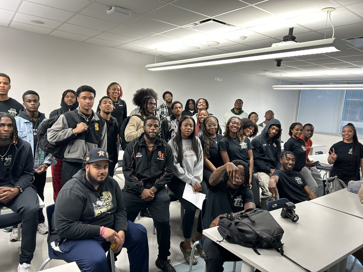 AUinnovators's tweet image. ONE AIM, ONE DESTINY! Gratitude to the amazing representatives from NAACP, NABCJ, POSEFASHION, Theta Mu Alphas, NSBE,M.O.B, SHSU Rugby, SHSU Football, and all individuals who joined us for our first informal,Thank you for your support and presence! 
•
•
📸: @capturedbycdub #AUI