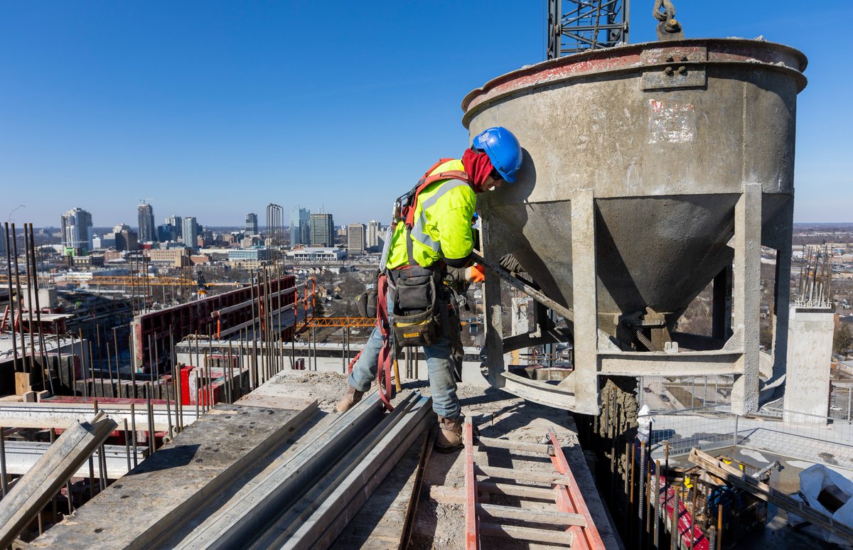 Workers for @EllisDon pouring concrete 21 floors up in the south Medallion Tower being built at South and Colborne Streets on the old South Hospital grounds, looking north to the core.