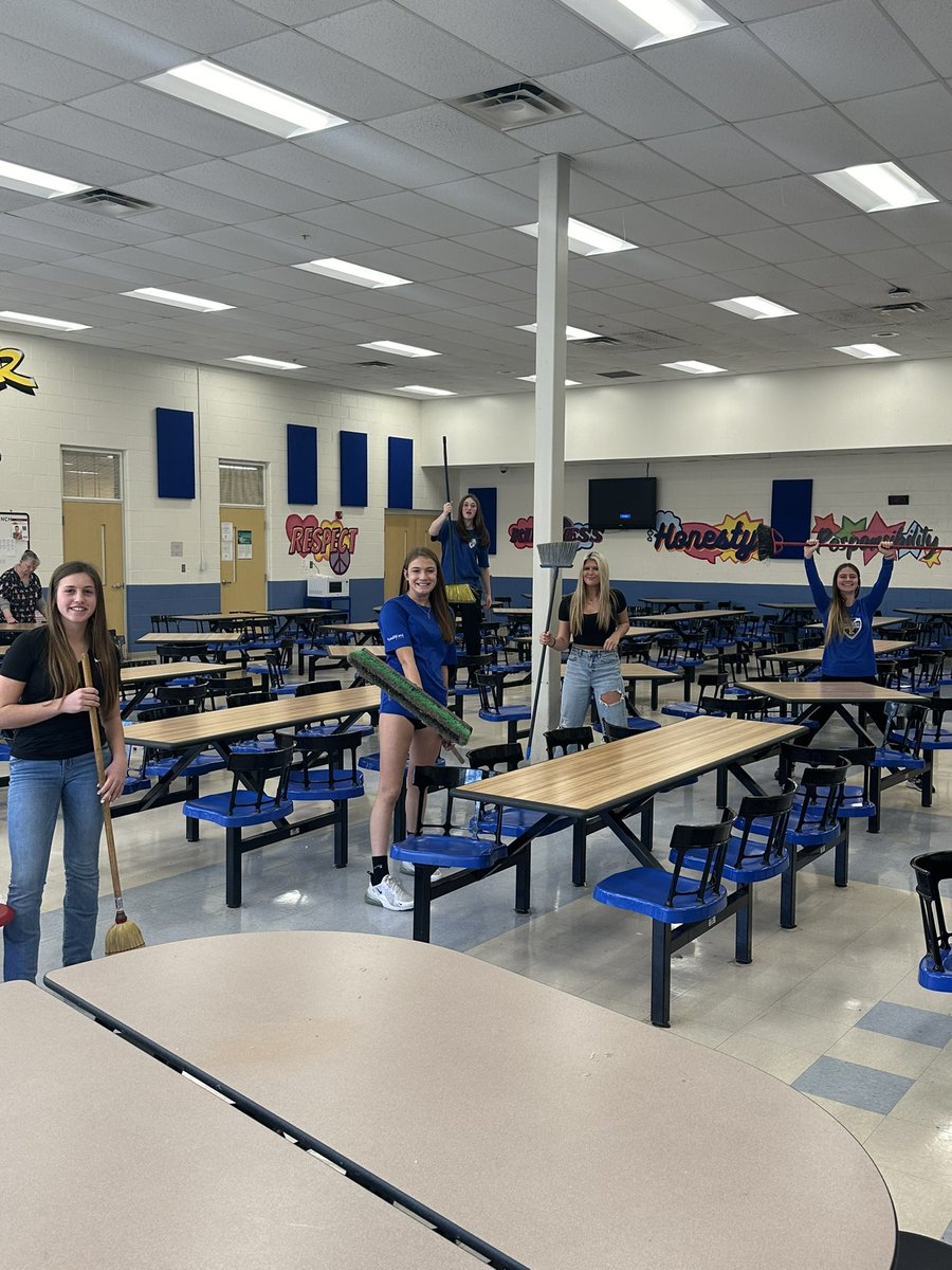 Lady Beavers helping clean up after the middle school lunch. Such a great group always willing to help out!