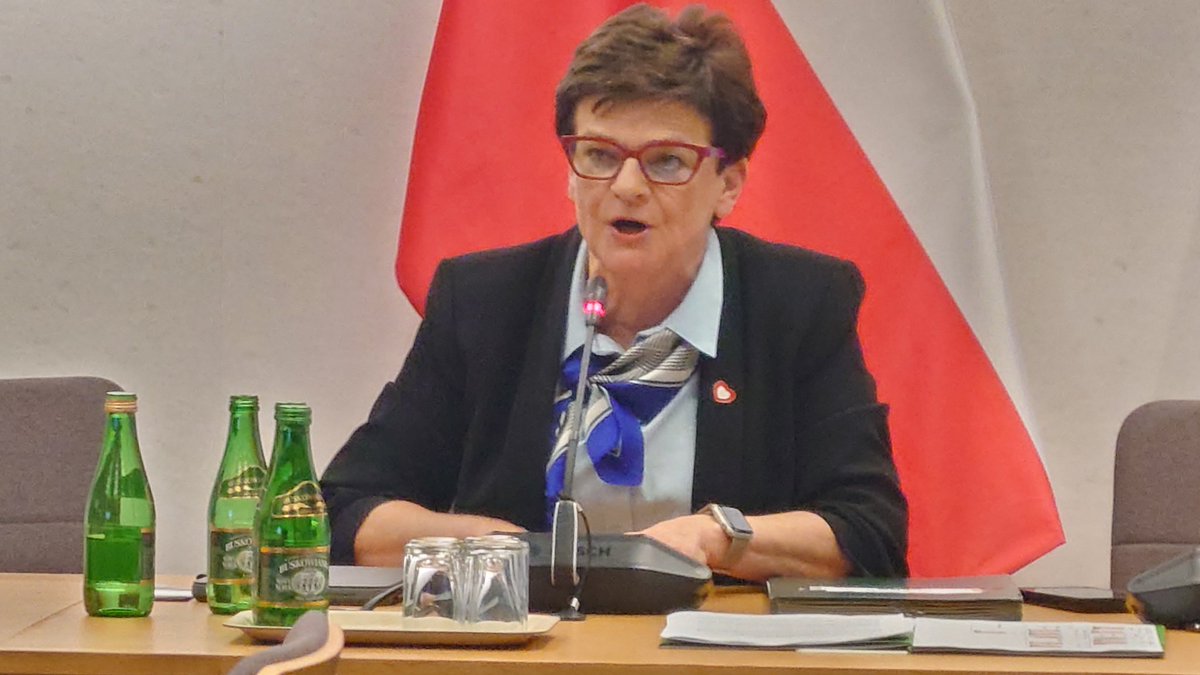 Dyskusja w Komisji Edukacji  w Sejmie pod przewodnictwem #KrystynaSzumilas, wyglądała tak, że NGO inne niż zwolenników likwidacji prac domowych, dostały 60 sekund na wypowiedź.