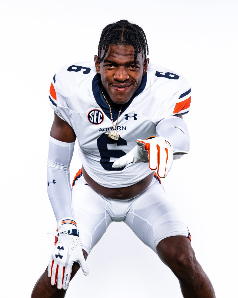 AuburnFootball's tweet photo. Happy Birthday, @DemarcusRiddic 🎉 https://t.co/ygN9FSiEOe