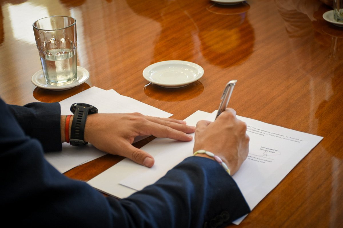 Junto al rector organizador de la UNRT, <a href="/PYannibelli/">Pablo Yannibelli</a> , firmamos convenio de colaboración entre la <a href="/MuniRio3/">Municipalidad de Río Tercero</a> y la <a href="/UBARectorado/">Universidad de Buenos Aires</a> 

Muchas gracias a su rector Ricardo Gelpi y a su vicerrector <a href="/Yaco_Emiliano/">Emiliano Yacobitti</a> por aportar y comprometerse con nuestra ciudad.