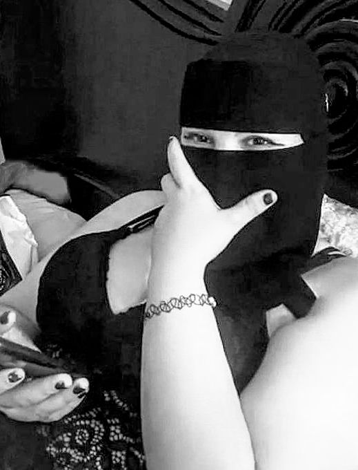 حرارة جسدها تجبرني على فعل كل شيءٍ