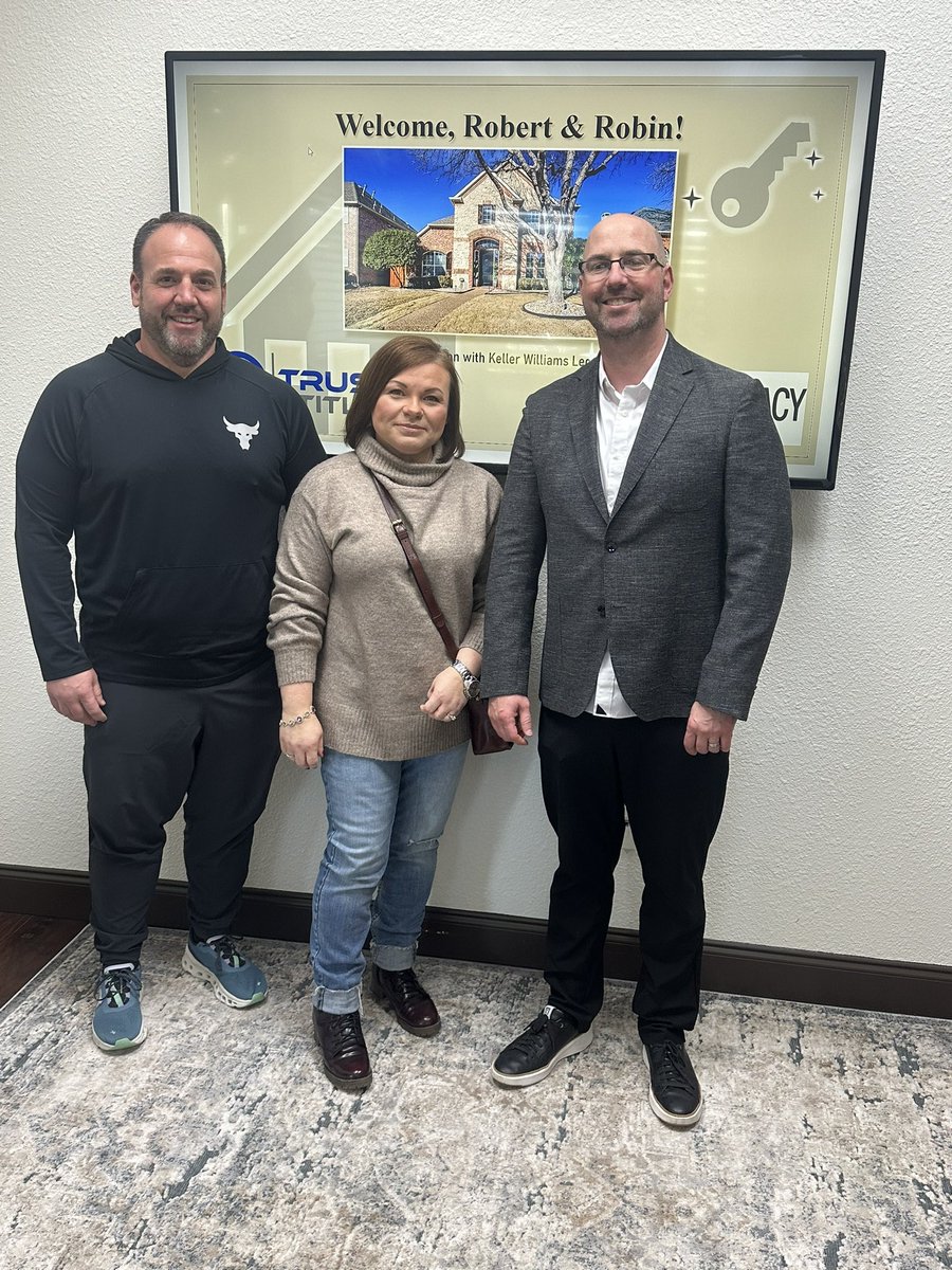 JayBiedermann's tweet photo. Closing Day!  It was a pleasure working for you to get your house Sold!

#realtor #Sold #listingagent #multipleoffers #friscorealtor #listingexpert https://t.co/pxQE7ZaIk4
