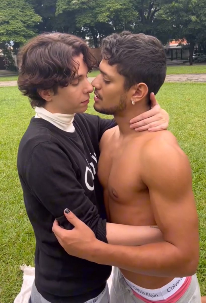QGdoPOP's tweet photo. Erick Mafra e Gabriel Santana juntos em novos registros:

“Estamos gravando algo lindo para vocês.” https://t.co/0xlGcNA6VA