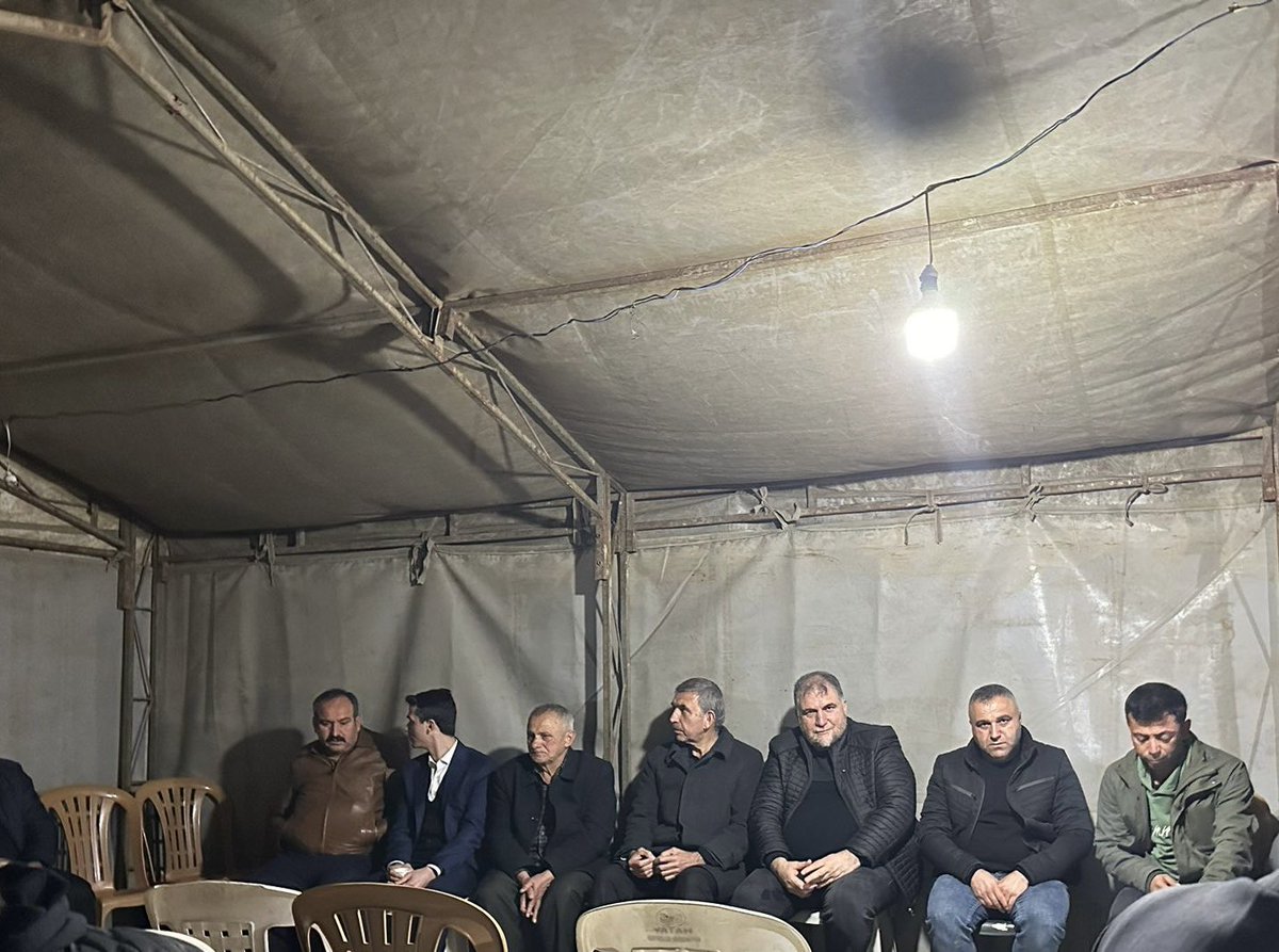 clldgn31's tweet photo. 📍 AKBEZ / HASSA

Mahmut Eroğlu’nun Hanımı 
Cebrail ve Kadir Eroğlu’nun Annesi 
Emine Eroğlu’nun Vefatı nedeniyle 
EROĞLU Ailesinin Taziyesine katılarak ailesine ve yakınlarına başsağlığı diledik. 

          HALİL ERSEN DOĞAN
      AK PARTİ HASSA İLÇE BAŞKANI

@HalilReisBaskan https://t.co/dQivSnn7nL