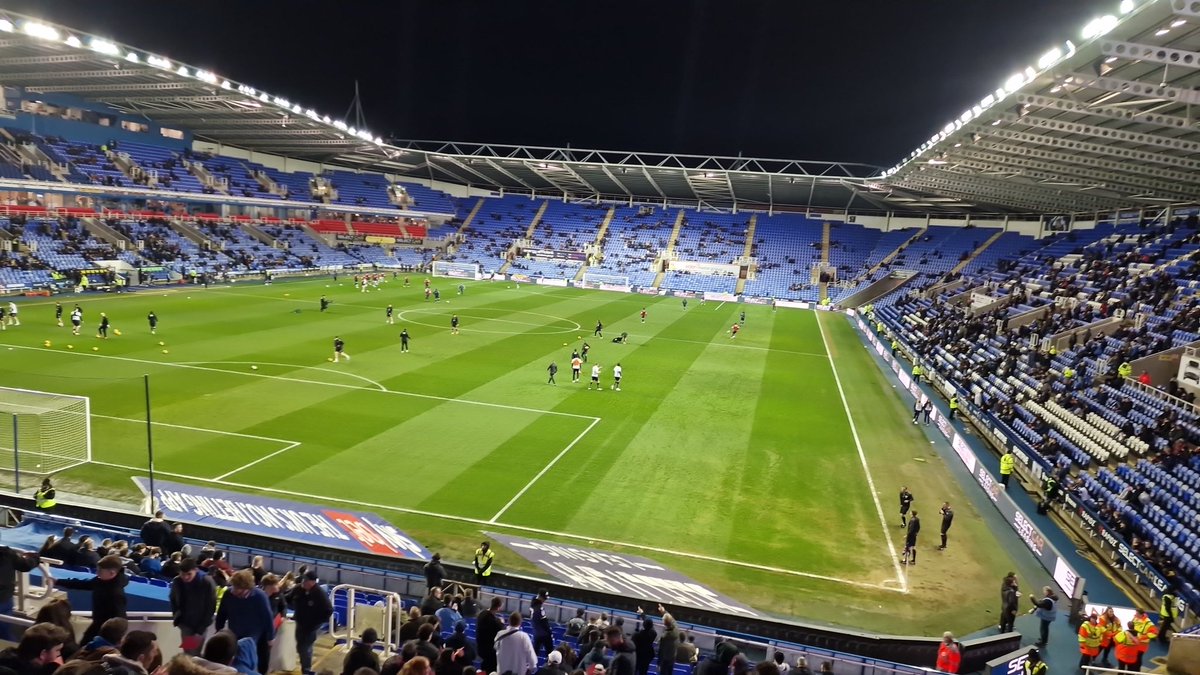 Scottedmunds15's tweet photo. Win/lose/draw, packed/empty, this is our home. This is our town. And you are not welcome. #selltheclub #readingfc #daiyonggeout #fuckoffhome https://t.co/5LvdqhfG2A