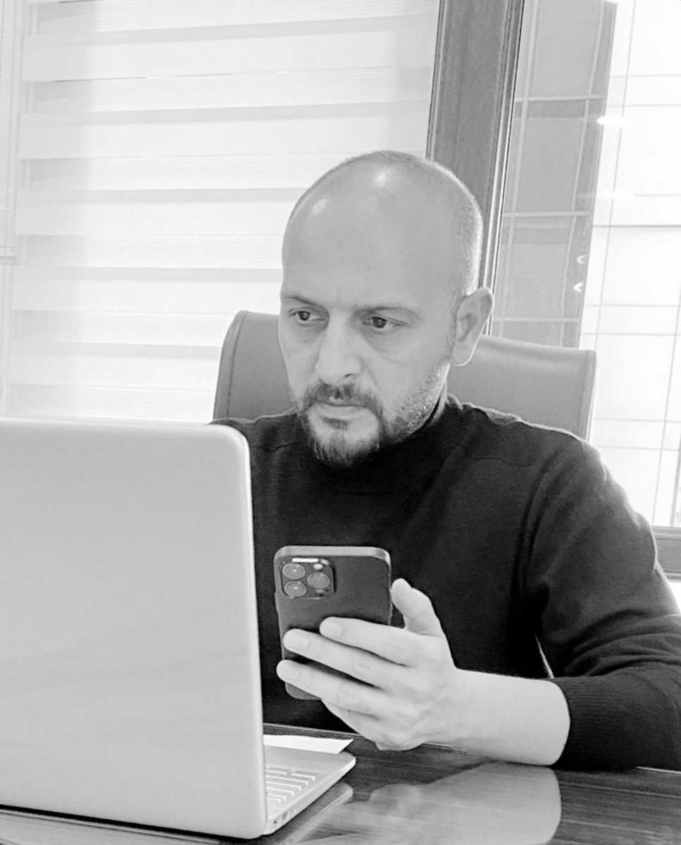 Siz anlattığınız insanlar değilsiniz ,
bizde düşündüğünüz gibi değiliz …

Ayıpladığınız her şeyin başrolündesiniz …

Birde bizim gözümüzden bakabilseydiniz ,
Nasıl biri olduğunuzu belki anlardınız …