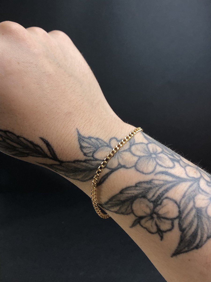 Kit Sant: Colar ou Choker + Pulseira disponíveis a pronta entrega 📦✨

📲 Peça o seu aqui: wa.me/message/CJURBL…