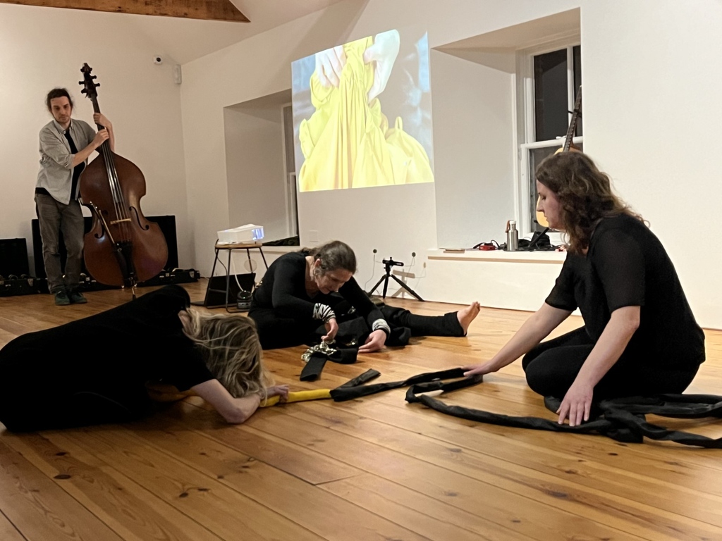 cample_line's tweet image. A wonderful #RoughMix end-of-residency event last Friday at #CampleLine. Thanks so much to #MagneticNorth #Theatre Company, #DumfriesAndGallowayArtsFestivaland and to all the artists participating in Rough Mix's #CreativeLab  2024 for a truly inspiring evening.