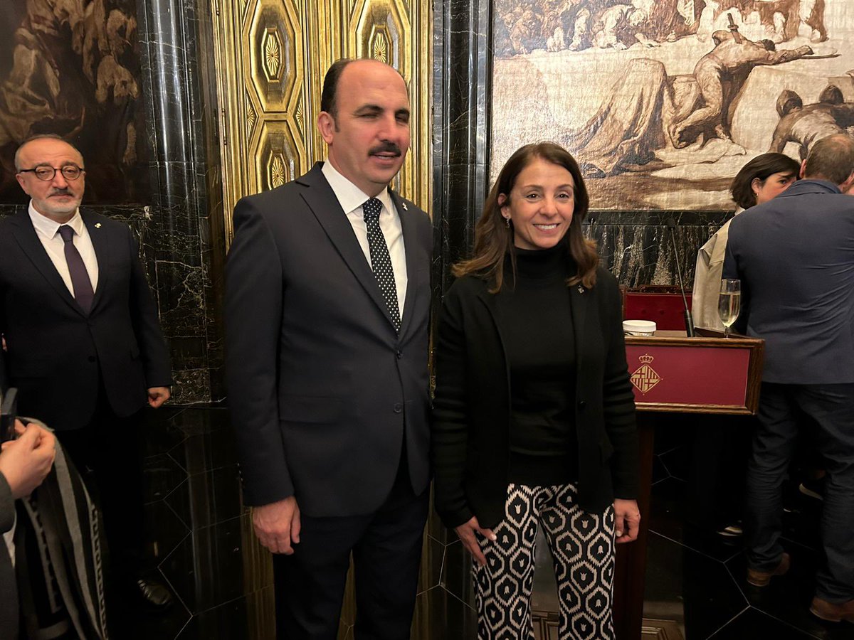 meritxellbudo's tweet photo. 📸 Avui he participat en la trobada anual de la @uclg_org que ha tingut lloc a Barcelona en el marc de #UCLGMeets 2024 Retiro. Entre d'altres, ha pogut conversar amb el seu president @UCLG_Presidency @uiAltay_int i la SG @UCLG_Saiz Emilia Saiz
#Listen2Cities #localgovs https://t.co/BgGOEiS7e7