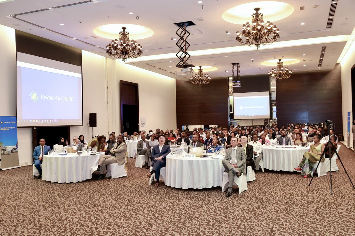 FlyRwandAir's tweet photo. From fruitful discussions with the stakeholders to forging new partnerships, the #RwandAirCargo event held in Dubai this evening was a testament to our commitment to growth and connectivity. 

#FlyTheDreamOfAFrica #FlySafeWithUs https://t.co/RtYziW0thV