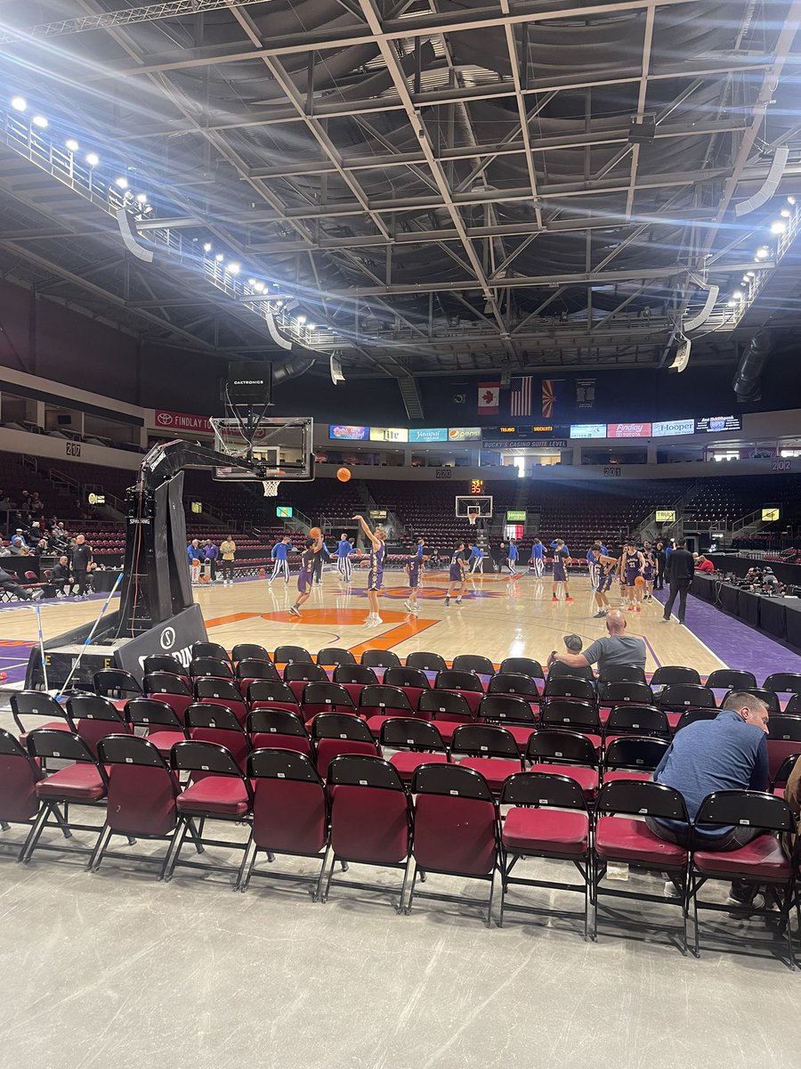 Warriors made it to the Findlay Toyota Center in Prescott. Tip off is 2:30pm. #Elite8 #WeAreWarriors