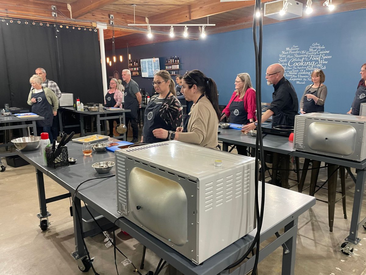 nataliesestate's tweet photo. Our Seared Scallops Cooking Class on March 23 is going to be so much fun! Want to join us? All the details here https://t.co/fh3X5uhecf
#cookinclass #cookingwithwine #pdxarea https://t.co/ld4BvkuJSy