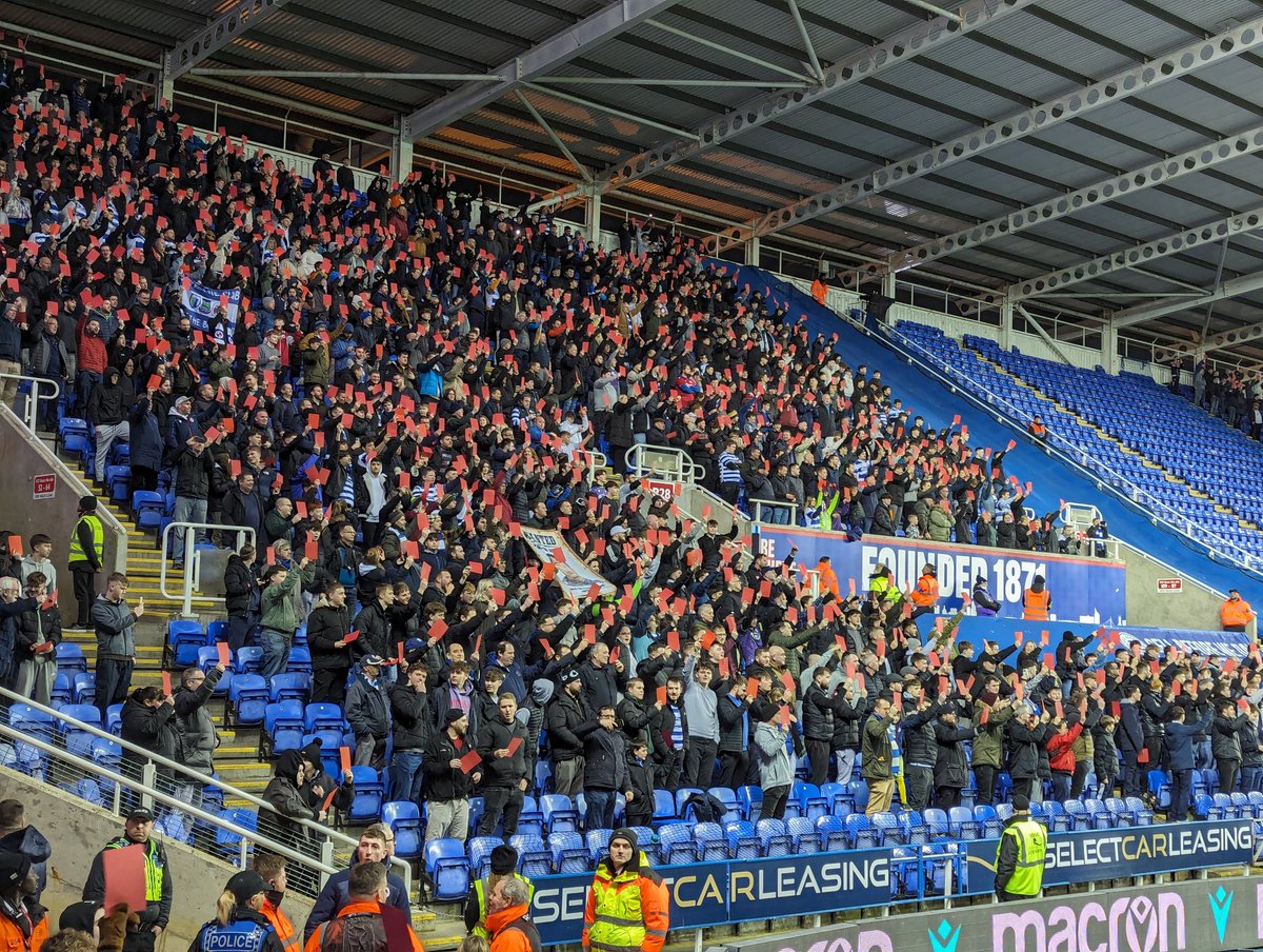 FairGameUK's tweet photo. In the rearranged fixture between #readingfc and #pvfc, both sets of fans participated in the #RedCardProtest against bad owners in English football.
Great to see football fans coming together for the greater good once again!
@SellBeforeWeDai @ValeSupporters @STARReading https://t.co/tCYbjQeO4u