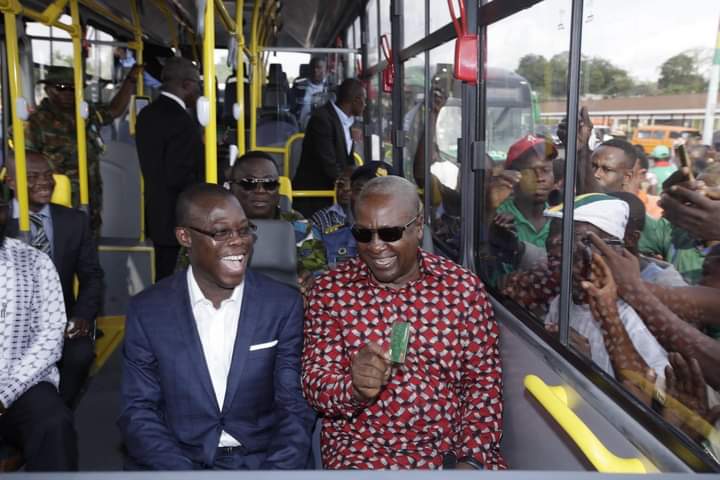 JM and then Minister of Transport Fiifi Kwettey riding Ayalolo at the commissioning. And note the digital card in JM's hand that was for riding the buses. Ignore the pathological liar Dr. Mahamudu Bawumia. He is not the originator of the digital bus transport