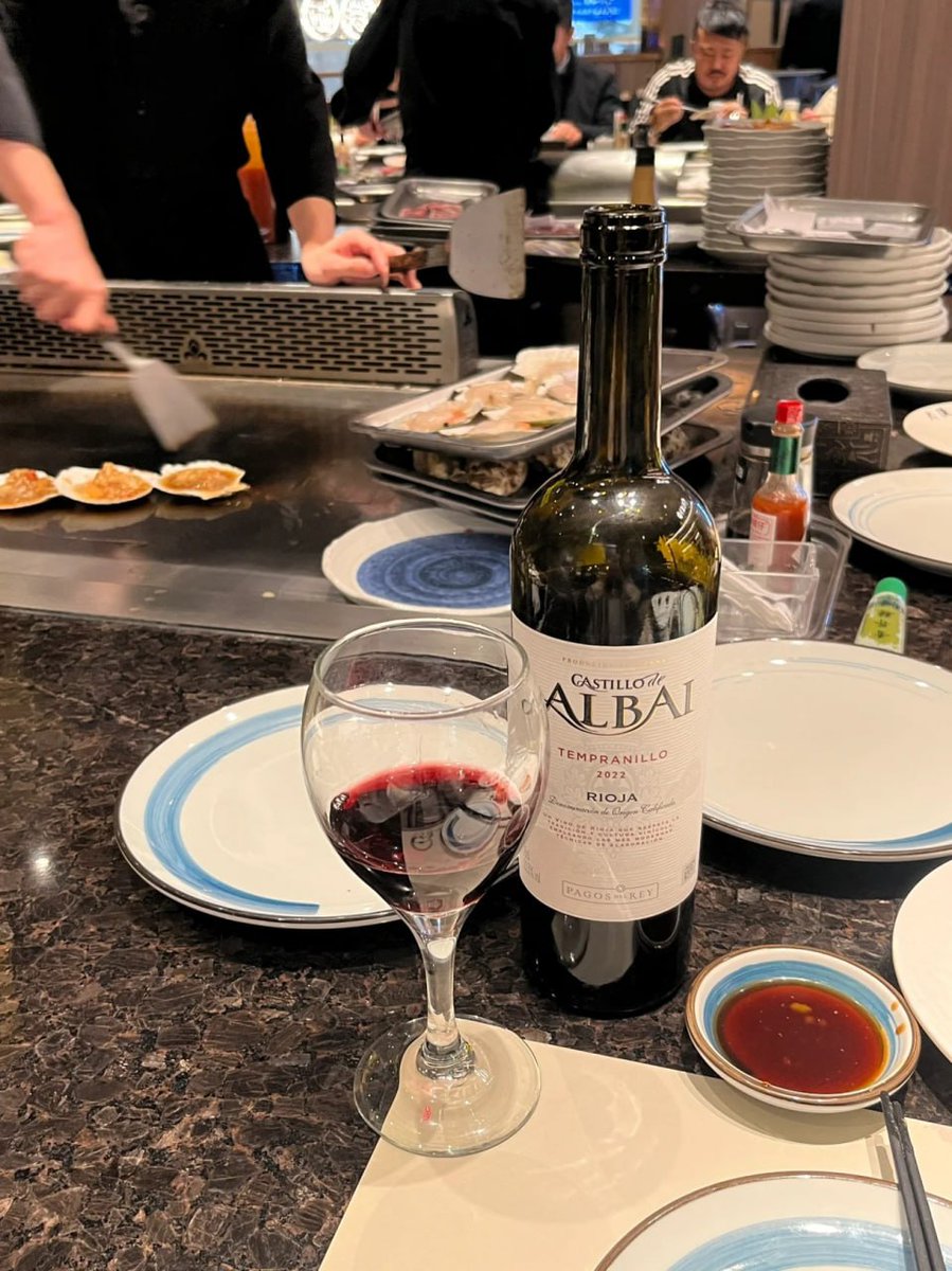 wasim_hammad's tweet photo. We gathered together with friends and enhanced our friendship with seafood,It was one of many unforgettable memories 🥰😋😋 https://t.co/AFXHBpnXa4
