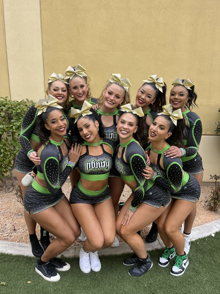 cf__nfinity's tweet photo. Nfinifam just got paid 💰💸
Next stop - Dallas, TX 🤠
The rodeo continues…
•
•
•
#CheerForceFamILY🤟🏼 #OneNationUnderGreen #4Kenrod #Nfinifam #OFVYT #FMA #Batties #ForTheThrone #WinterIsComing #OKAY #G3L https://t.co/Z0ICIWr5UK