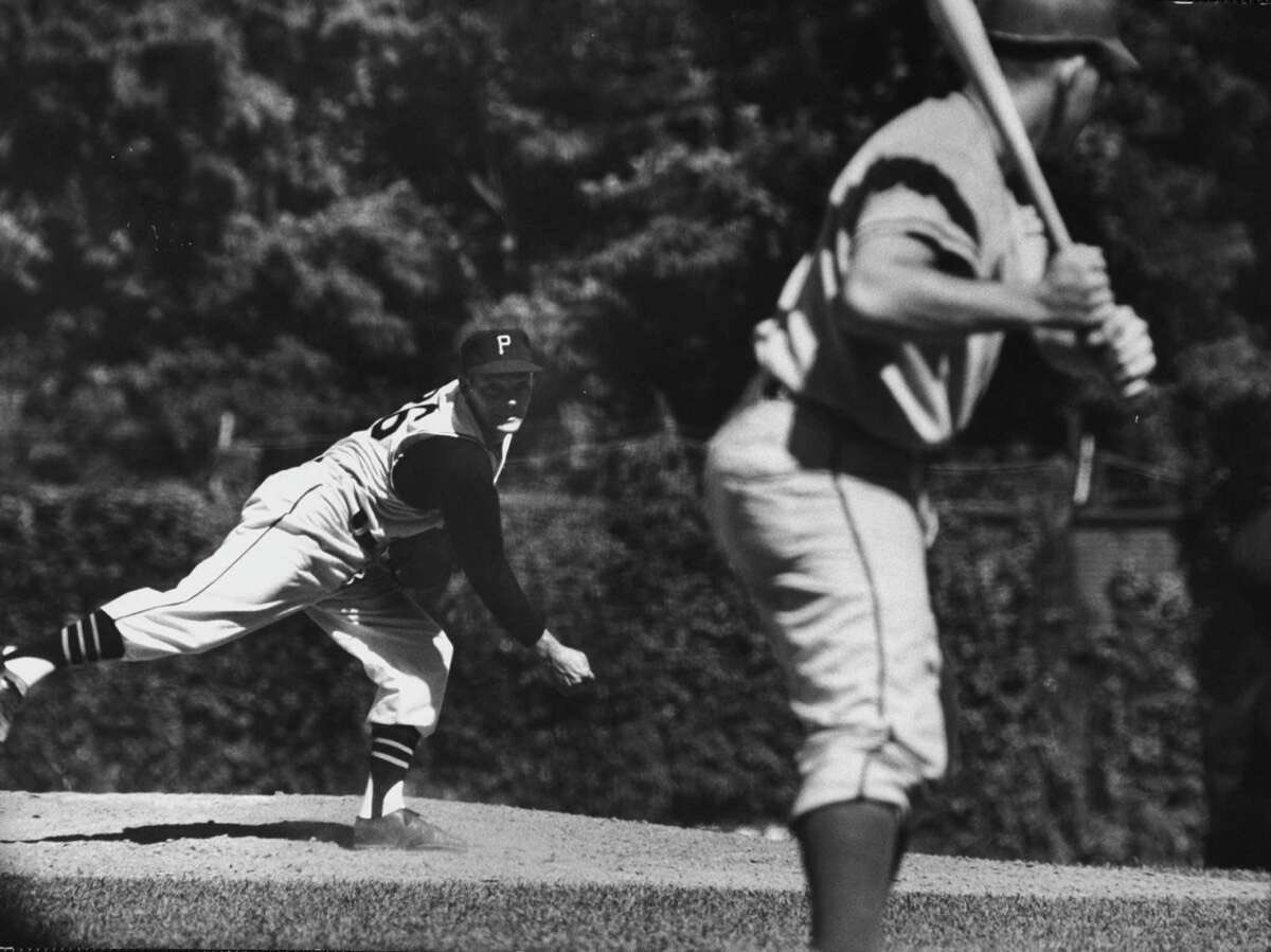 HarryHaris48861's tweet photo. Happy Birthday Elroy Face, born February 20, 1928 in Stephentown, New York, USA. Led the league in saves 3 times, holds mlb record for winning % in a season w/ .947 during his 18 - 1 season in 1959. World Series champion in 1960 with the Pittsburgh Pirates. #ElroyFace #baseball https://t.co/UC2vpFMJoh