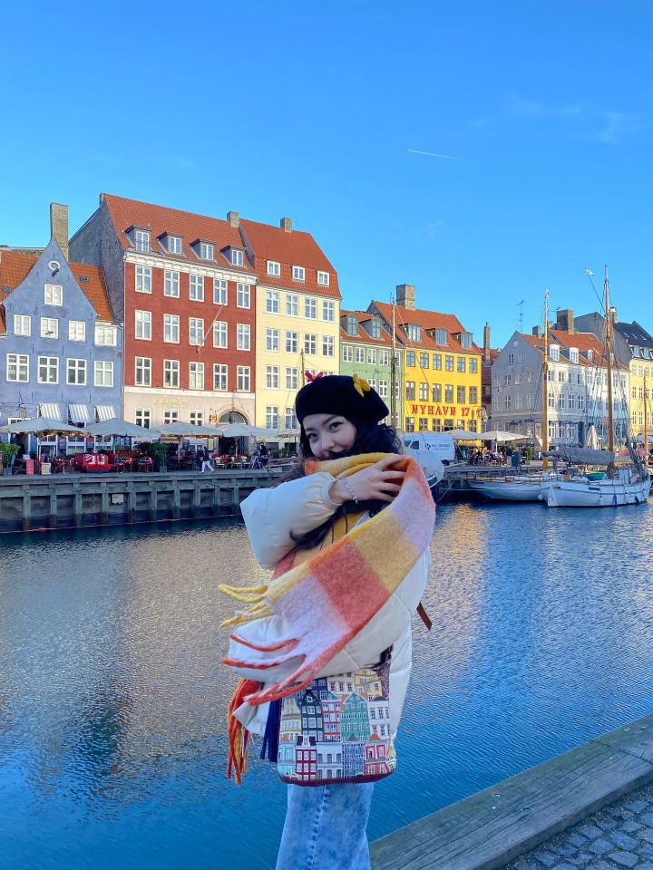 scholartrip's tweet photo. copenhagen dreaming 🇩🇰💭🧡 round-trip flights to Denmark's capital for as low as $687* this summer are available at the link in our bio! 

📸: @_sidneeey_ (IG)

https://t.co/pe2tDtmheV

#copenhagen #denmark #travel #studentdiscount #studenttravel #budgettravel #scholartrip https://t.co/Ldq9CLqNVx