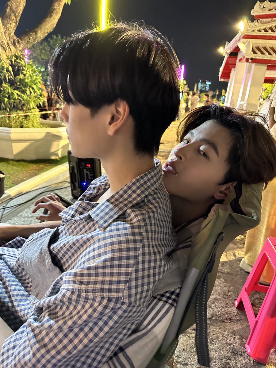 aloneww's tweet photo. สายตาคือขิงแหละเนอะ ~ #WeAreSeries https://t.co/axRqYnMycs