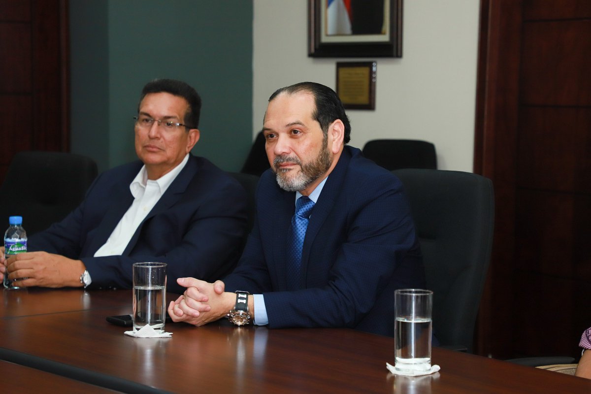 MICIPMA's tweet photo. Recibimos a Temístocles Rosas, Pdte. del @CONEPPanama y a representantes de diversos gremios, se trataron distintos temas de interés en materia comercial y económica. https://t.co/TWb6jq6lvj