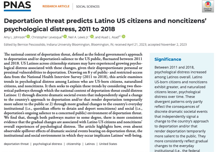 New in @PNASNews, @AmyLJohnson_soc (@StanfordSoc PhD '23 @LehighU), @cmlevesque (@KenyonCollege), @NeilLewisJr (@CornellComm), & Prof. @asasad show how the threat of deportation entails psychological distress for both Latino U.S. citizens and noncitizens. pnas.org/doi/10.1073/pn…