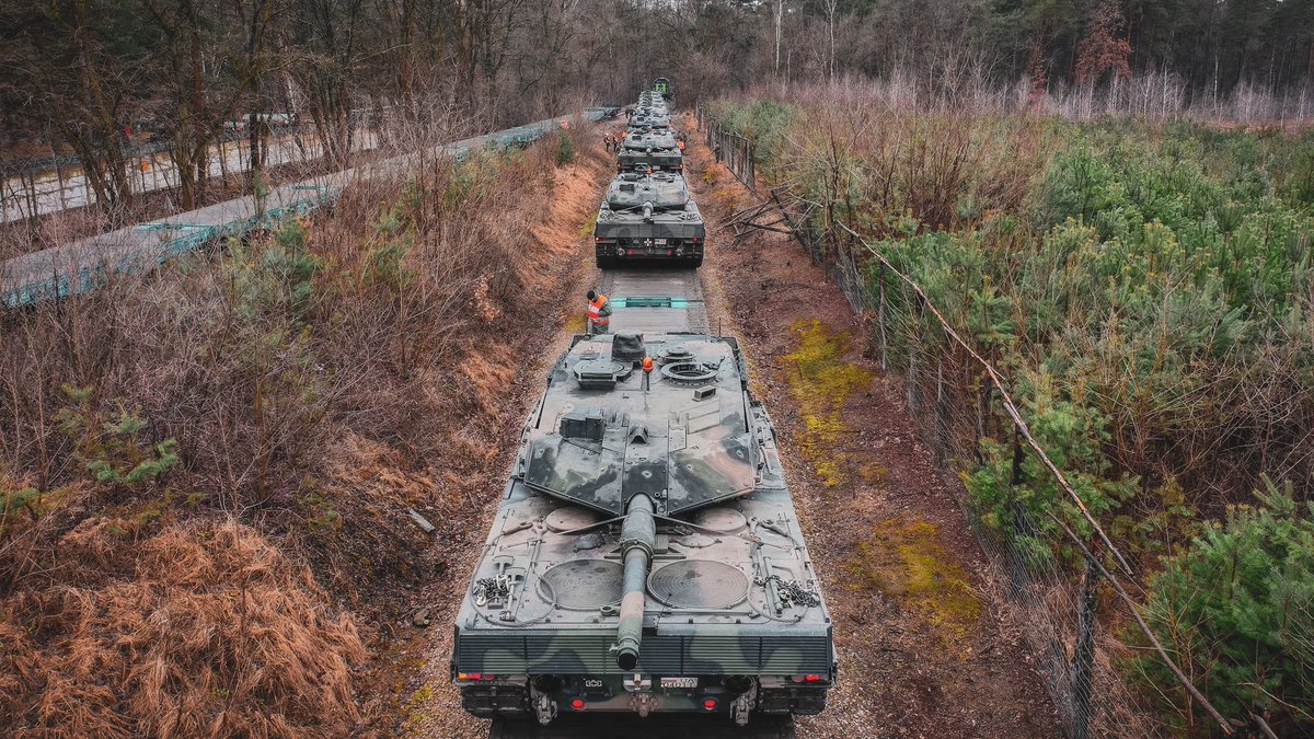 1WBPanc's tweet photo. @NATOJFCBS We have such cats /#Leopard2A5/, see them on #BrilliantJump24 ;) https://t.co/KqWgj9Ihdo
