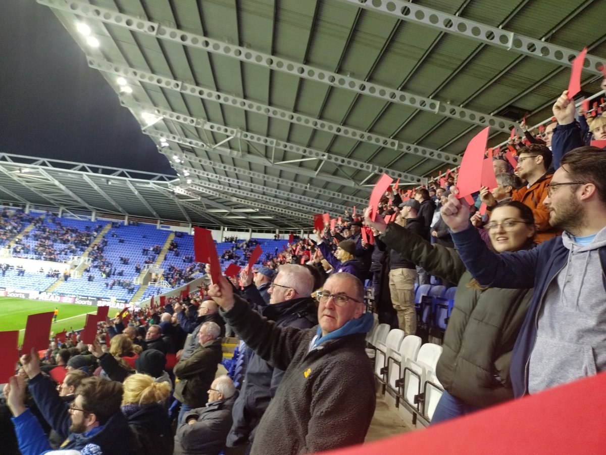 longlaneroyal's tweet photo. #RedCardProtest
#readingfc
#reapva https://t.co/6aw5J7o7XA