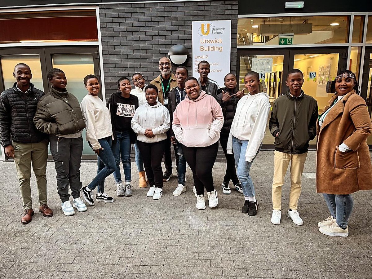 sharedifference's tweet image. The Ntafufu group were also thrilled to spend time with @UrswickSchool Governor Leroy Logan. He inspired and motivated them through sharing his life story. His message chimed closely with the ethos of BOTH in the importance of sharing similarities and learning from differences.🧡