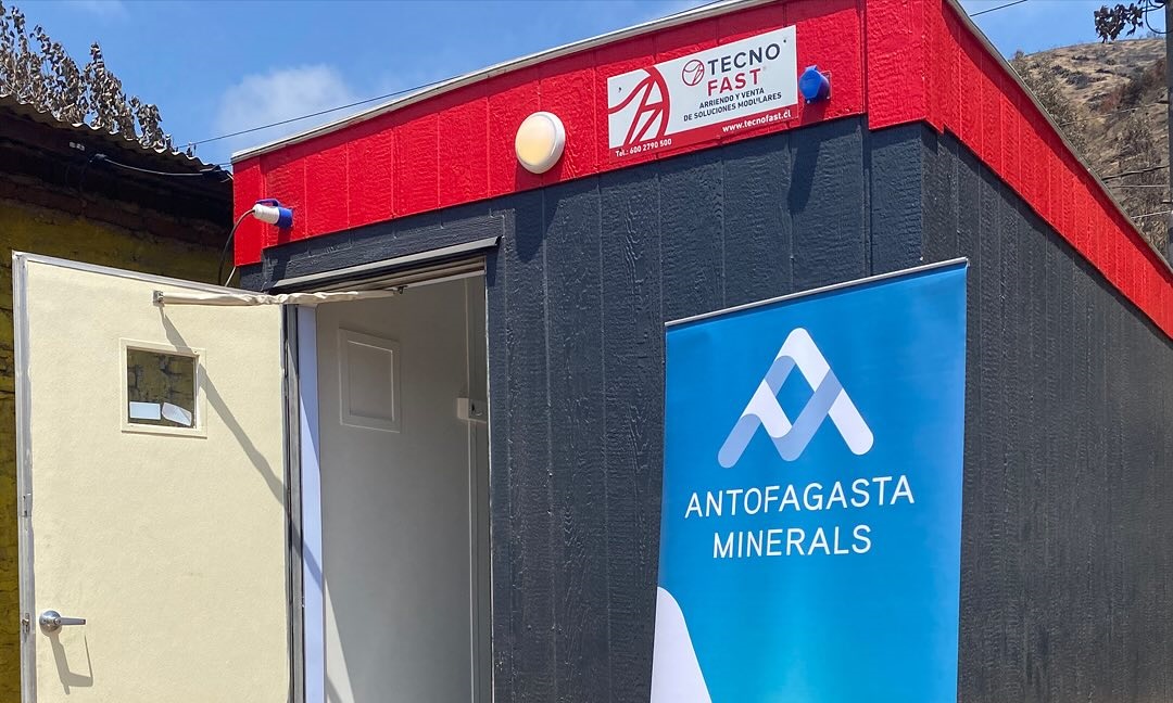 Antofagasta Minerals dona módulos con duchas para damnificados por los incendios  salamancainforma.cl/2024/02/20/ant…
