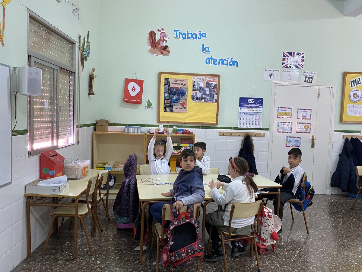 Los niños y niñas de 2EP han estado realizando una actividad en la que debían ayudar Digiwoman a encontrar unos objetos e información que había perdido.
<a href="/CPRRegionMurcia/">CPR Región de Murcia</a>  <a href="/Educarm/">Educarm</a> <a href="/divinomaestrofe/">Divino Maestro Fundación Educativa</a>  <a href="/AytoLasTorresC/">LasTorresdeCotillas</a> <a href="/AMPA_DM_LTDC/">AMPA C. Divino Maestro Las Torres de Cotillas</a>
<a href="/digicraft/">Digicraft</a>