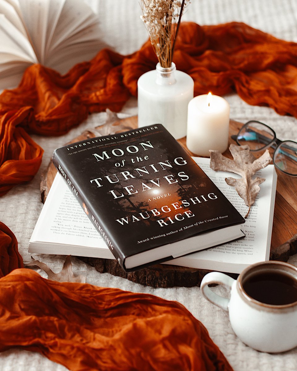 One week until Moon of the Turning Leaves is published in the USA! Big thanks to the <a href="/WmMorrowBooks/">William Morrow</a> team for this beautiful promo shot. Look for it in American stores next Tuesday, or order it here: harpercollins.com/products/moon-…