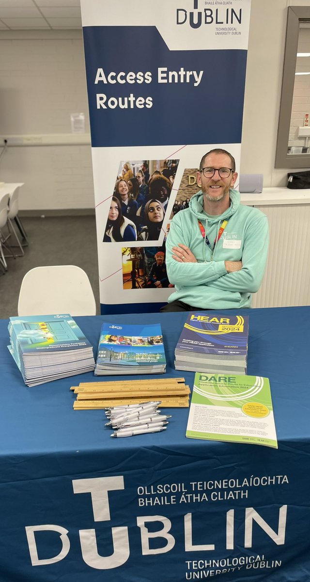 tudublinaccess's tweet photo. Delighted to work alongside @AccessTCD in @tcdunit18 as part of #CareerCafé
We ❤️nothing more than to sit with students, talk with them about their goals &amp; aspirations while planting the seed of 3rd level education 🌱📚over 60 TY students @RingsendC @westlandrow1977 a fab day! https://t.co/k2qPe5XDoq