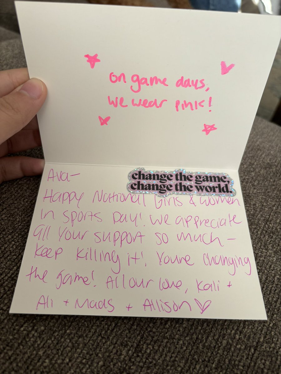 nhl_ava's tweet photo. I love @PinkCoatSports https://t.co/JT9oGTaNj5